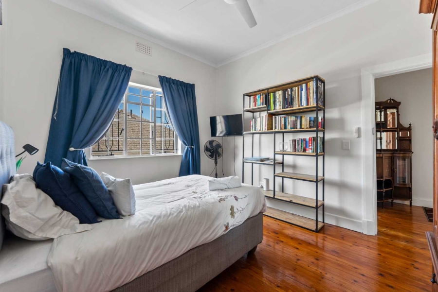 5 Bedroom Property for Sale in Green Point Western Cape